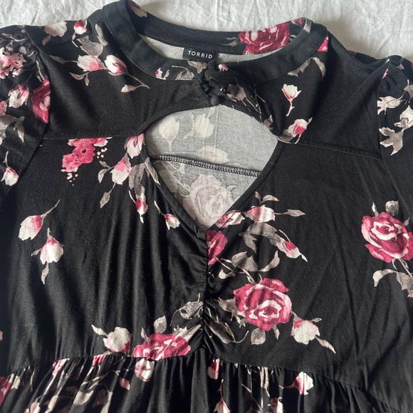 Torrid Black Top with Pink and White Floral Pattern - Picture 3 of 5